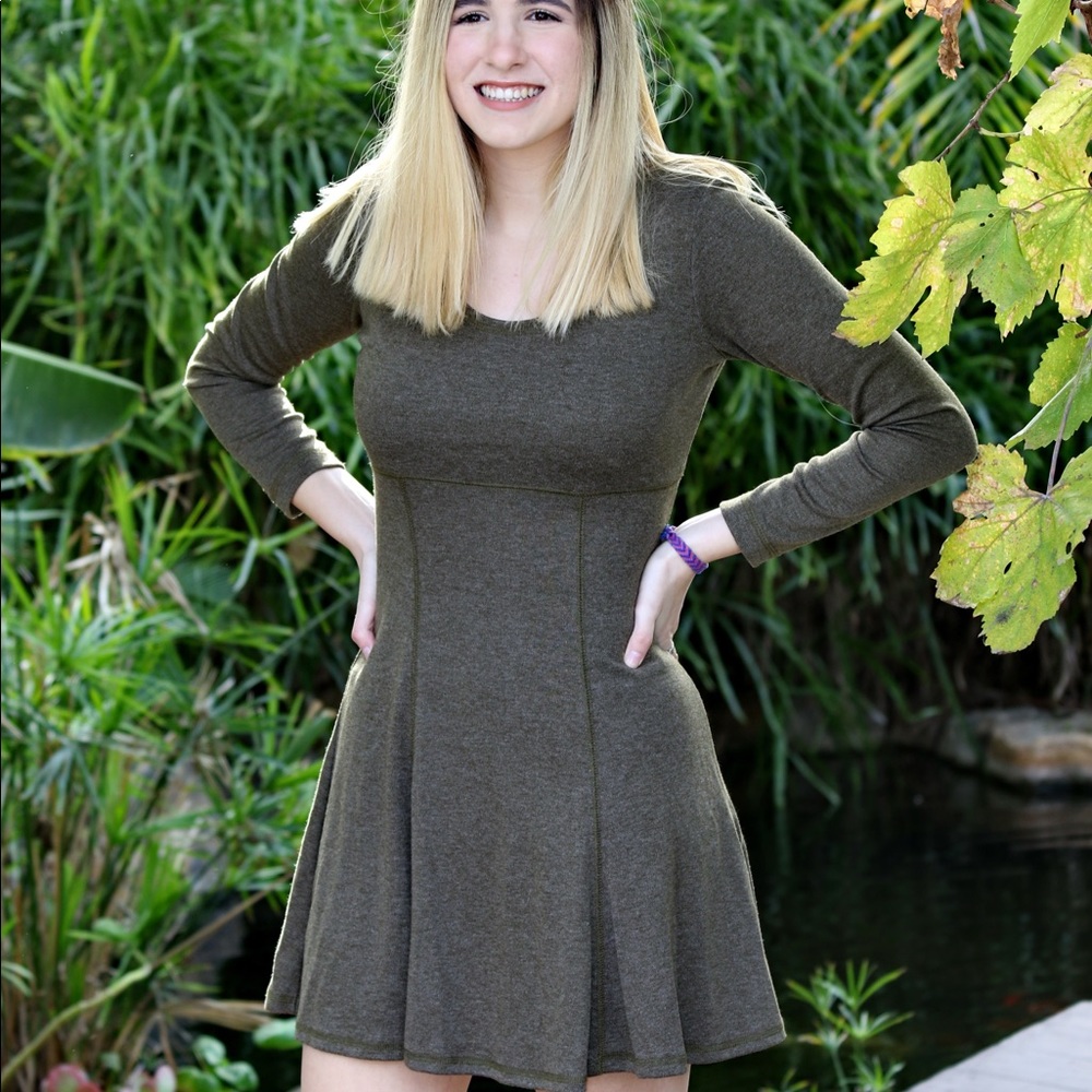 Dress - Picture 3 of 3
